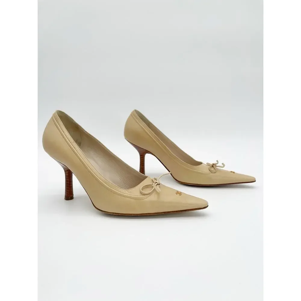 Chanel Vintage Retro Beige Leather Bow CC Logo Pointed Toe Heels Pumps EU 39